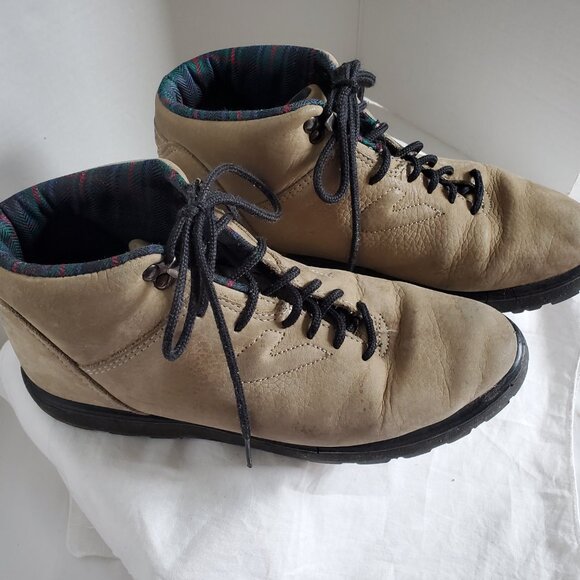 Tretorn  boots sz 8B - Picture 2 of 9